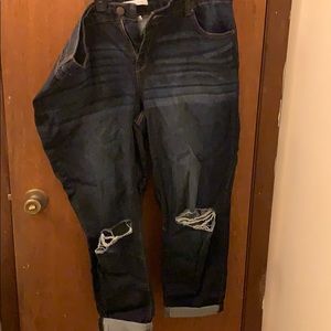 Capri style ripped jeans